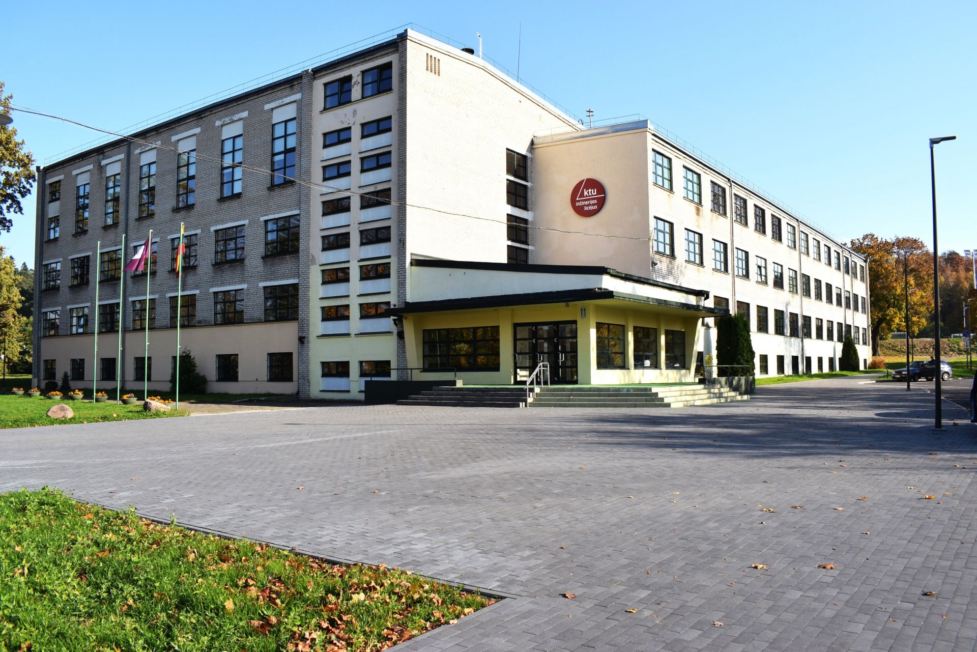 https://brikers.lt/wp-content/uploads/2022/08/ktu-inzinerijos-licejus3-min-1920x1281.jpg