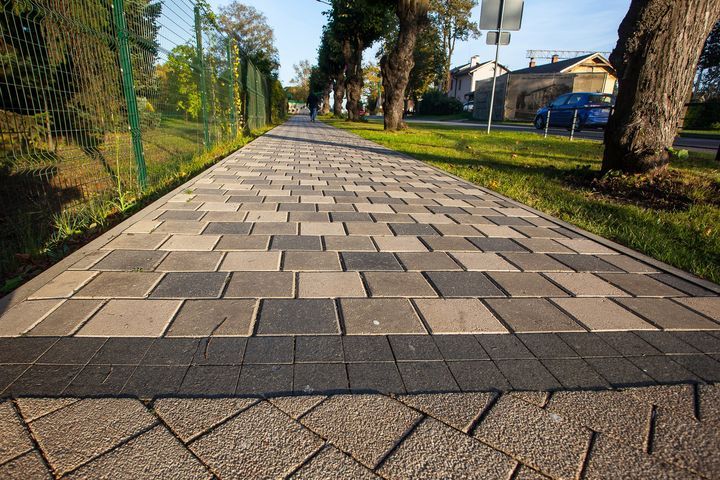 Betono trinkelių spalvų pasiūla – didelė. Galite išsirinkti tik vieną, tačiau kodėl gi nepamaišius…