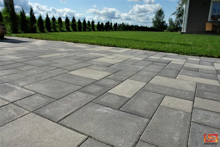 ĮGYVENDINTAS PROJEKTAS – privataus namo kiemas, grįstas trijų skirtingų dydžių trinkelių deriniu SKANDINAVIŠKA MOZAIKA,…